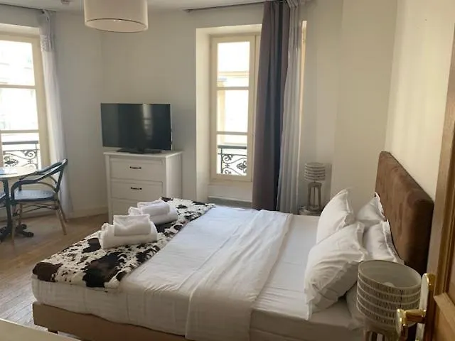 Opera 2 Apartment Paris