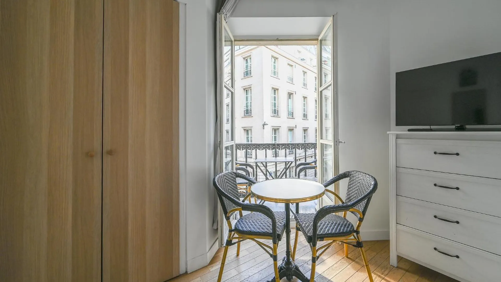 Opera 2 Apartment Paris