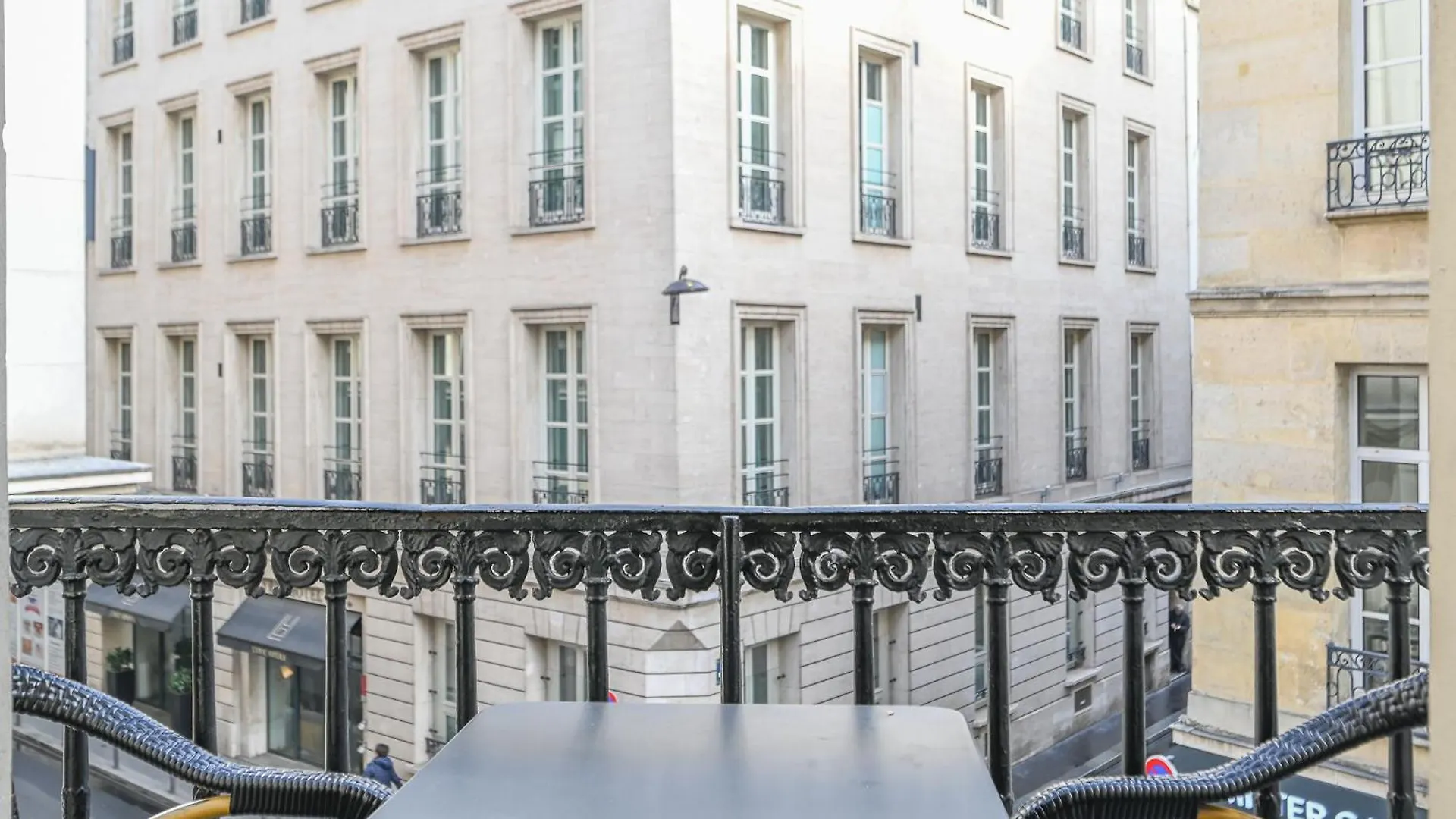 Opera 2 Apartment Paris